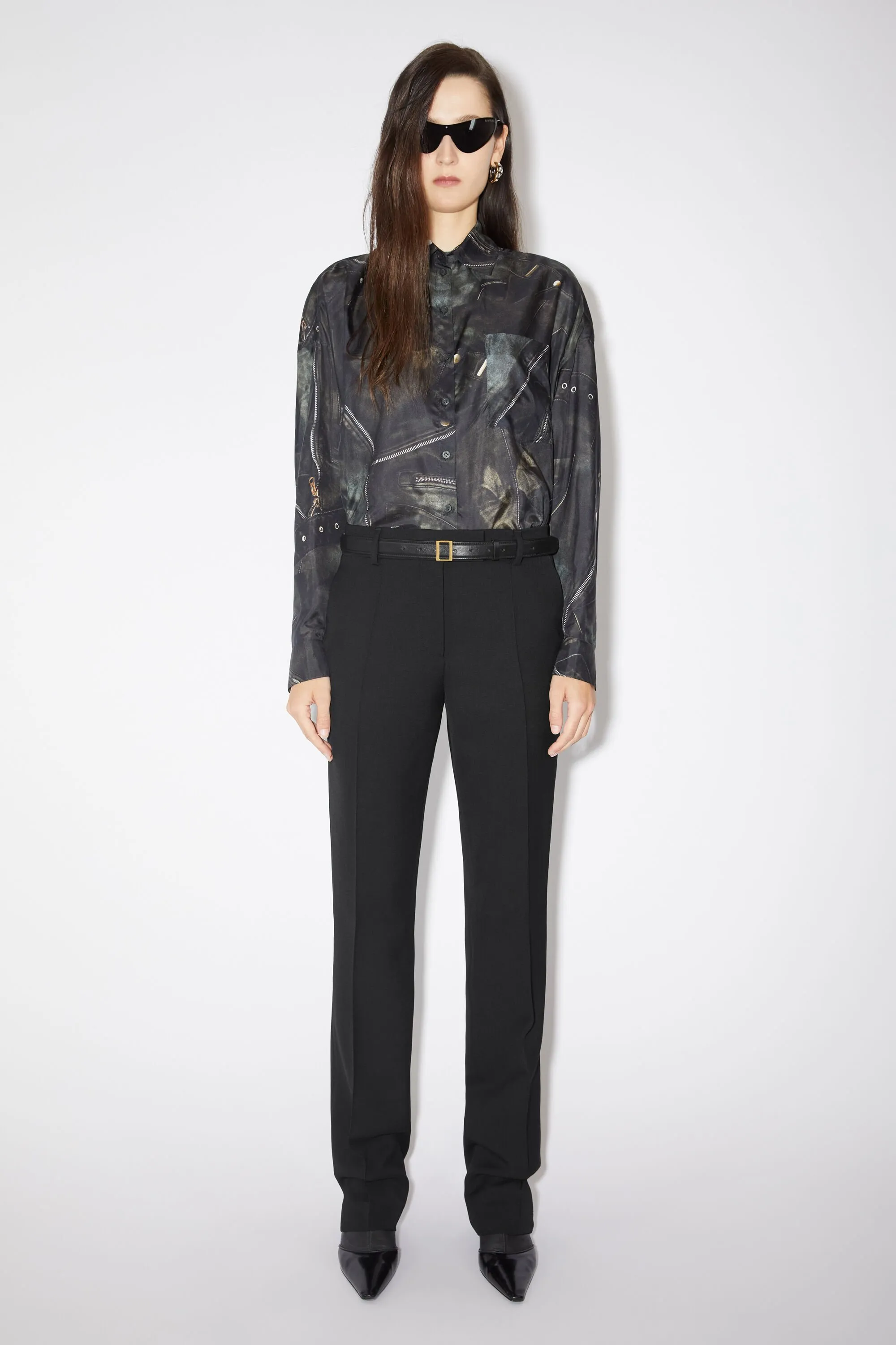 Narrow tailored trousers