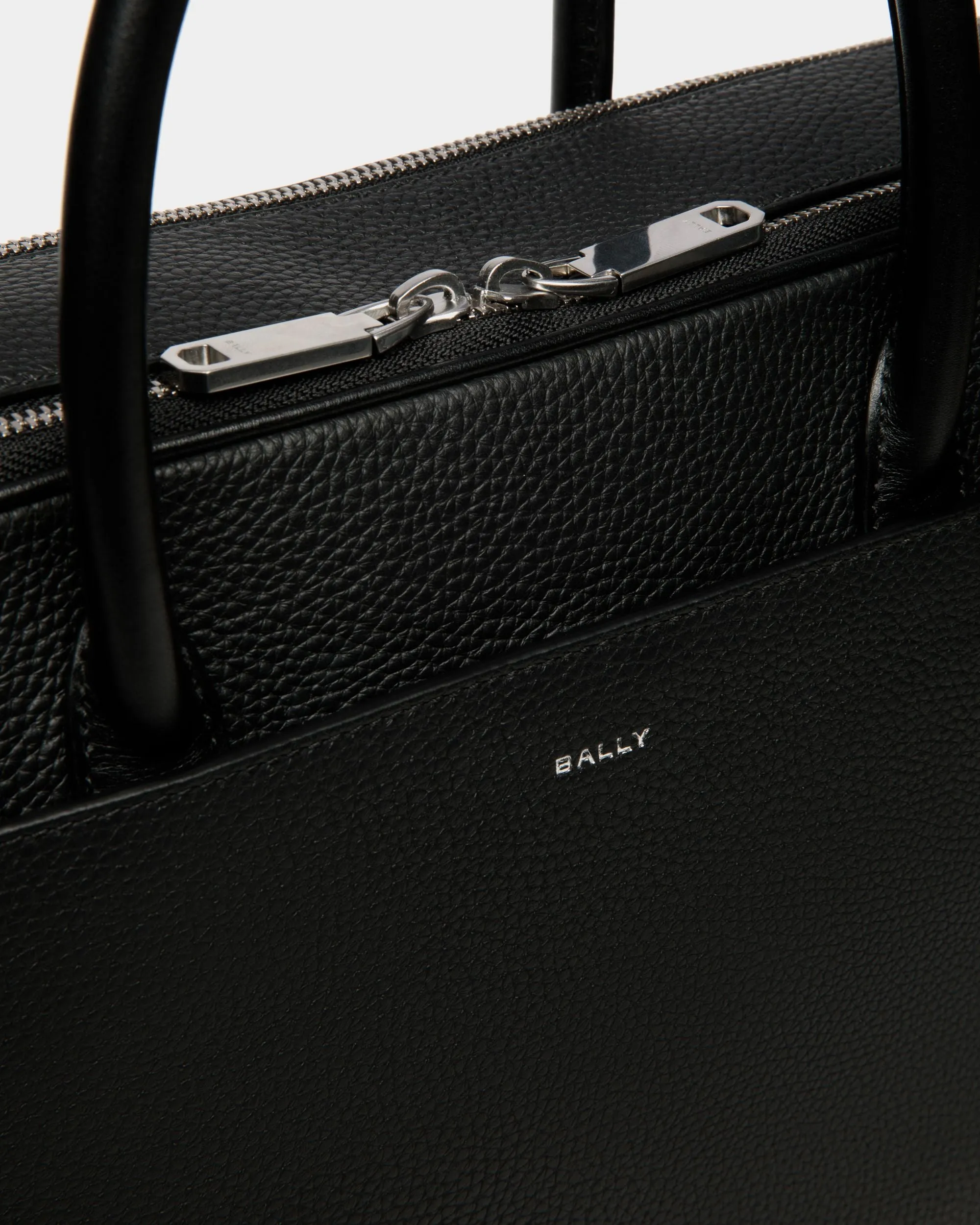 Oeden Briefcase in Black Leather 