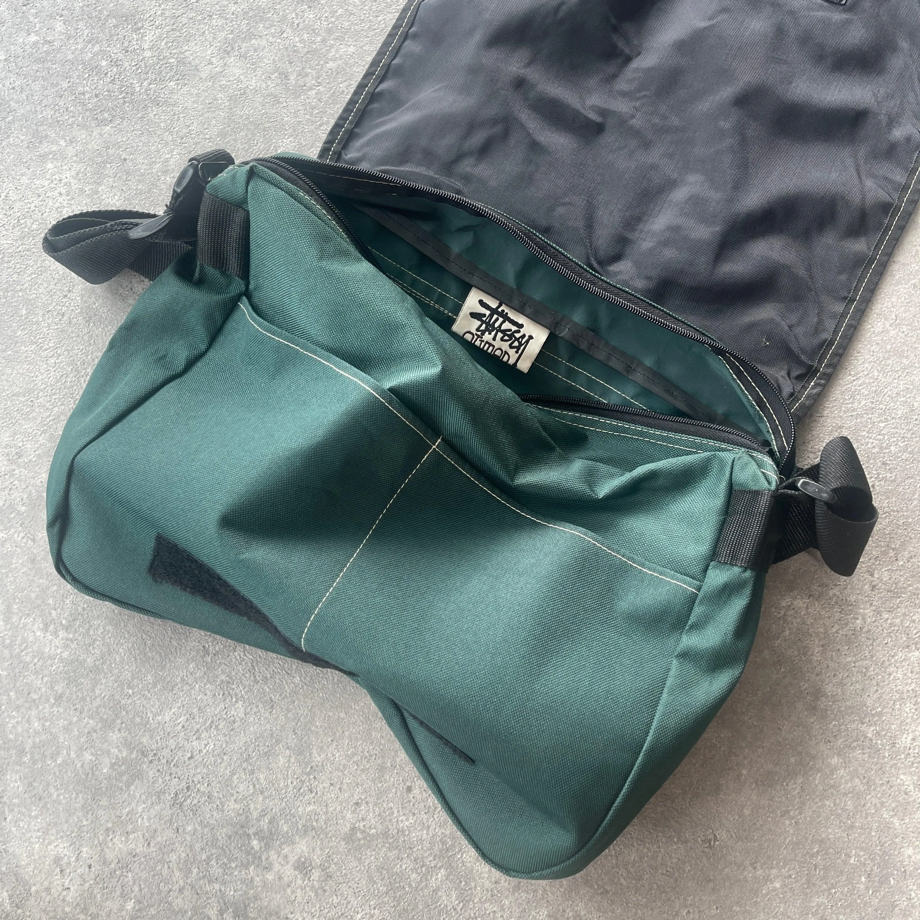 Stussy Oudoor RARE 1990s messenger bag (15”x13”)